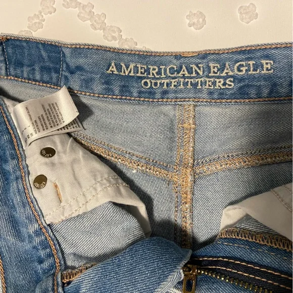 ***SOLD***American Eagle Light Wash High Rise Denim Mom Shorts Jeans Siz - Picture 7 of 8